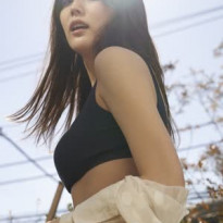 그라비아 모델 이와사키 나미 스포츠탑 비키니 란제리 몸매