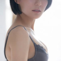 한국어가 특기인 그라비아 모델 겸 배우
