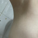 겨드랑이 부터 시작하는 봉긋한 밑가슴