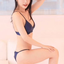 에디린 비키니 입고 트월킹 엉덩이 스팽킹