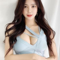 모델 장혜선 스트랩 느낌 원피스 가슴골