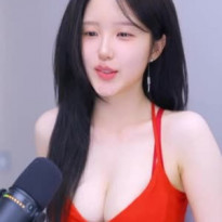 빨간 끈원피스 하얀 가슴골 성하