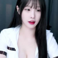 끼부리는 한갱 가슴골