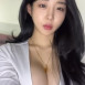 남잘알 묘정 (@myo1057) 유륜이 보일듯한 가슴 노출