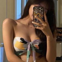 안지현 치어리더 인스타 국방 무늬 튜브탑