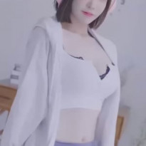 앞뒤로 보여주는 보라색 돌핀 겨우디 인스타