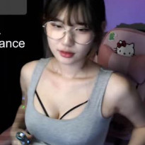 하네스 찬 가슴골 슥 내려주는 고라니율