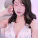 마젠타 슬립 웨어 가슴골