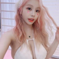 핵보유국 바비앙 큰 가슴 다 가리지 못하는 비키니 브라