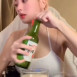 한국 소주를 마신 베트남 혼혈 모델