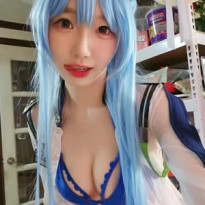 수련수련 인스타 코스프레 파란 브라 가슴골