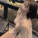 가슴골 보여주는 겨우디 사복 의상 수준