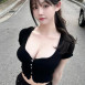 한갱 인스타 블랙 브라우스 가슴골
