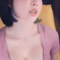 강인경 가슴 어필 앞단추 골지 상의