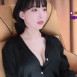 검은 셔츠 열린 틈 레이스 브라 노출된 강인경