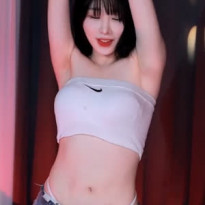 한갱 나이키 튜브탑 끝팬티 노출