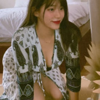 거울 앞에서 BJ 미래 숙인 가슴골
