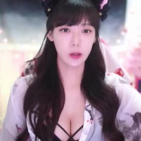 고양이귀 하네스 검정브라 찬 모찌만두 가슴골