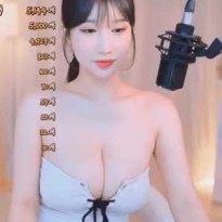 그릴래영 앞 스트랩 오프솔더 가슴골