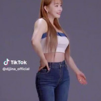 DJ Jina 틱톡 튜브탑 청바지핏 가슴 흔들