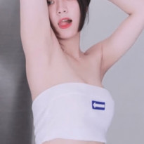 쵸단 화살표 튜브탑 매끈 겨드랑이