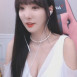 스텔라 민희 깊은 V넥 가슴골