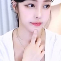 눈 마주쳐 달라는 BJ 아리샤 가슴골
