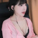 강인경 가슴골이 포인트인 의상 레이스 브라 노출