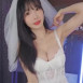 웨딩 드레스 입은 수련 수련 알가슴골