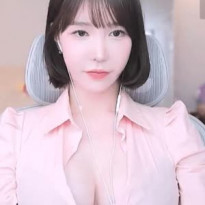 겨우디 핑크 셔츠 묵직한 가슴골