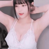 팔드는 쵸단 하얀 레이스 슬립 가슴골 겨드랑이 누브라 노출