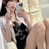 코코 김아영 풀어헤친 넥타이
