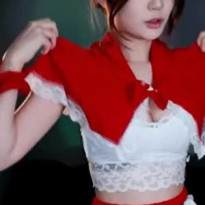 고라니율 가슴골 보여줄려고 빨간망토 고정
