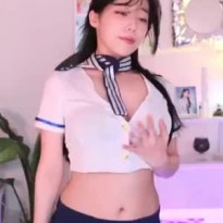 BJ 굥이 섹시한 스튜어디스룩 돌리는 골반 가슴골