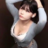 요즘 유행이라는 인생네컷 유행 가슴 노출 천장샷