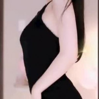 장난아니라는 아윤 홀터넥 민소매 미시룩 몸매
