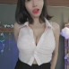 수련 수련 단추푼 민소매 셔츠 오징어가 먹고싶은데 맥주한잔 할래?