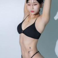 광주 폴댄스 지점장 누나 비키니 튜브탑 탄탄한 복근