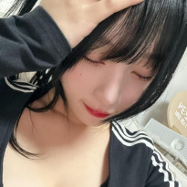 한갱 가슴골 살짝 노출