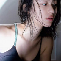 배우 야자키 키나 스포츠 브라