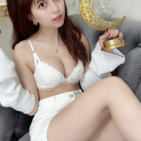 만화가 겸 그라비아 모델 타케우치 세이나
