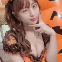 만화가 겸 그라비아 모델 타케우치 세이나 위에서 내려다본 가슴골