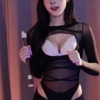 티모녀 고라니율 틈으로 보이는 가슴골 드리블