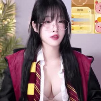 호구와트 교복 입은 한갱 안경 미모 가슴골