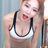 링피트 하는 빛베리 숙인 가슴골
