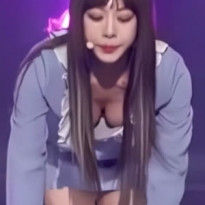 브브걸 은지 민영 거의다 보여준 숙인 가슴골