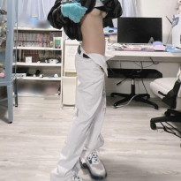 가슴 딱 아슬아슬하게 잘 가리는 처자