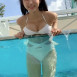 투명 수영장 비키니 가슴 걸친 표은지
