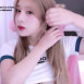 머리 만지는 BJ 하루짱 언더붑 티셔츠 밑으로 보이는 브라 가슴골