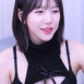 BJ 유치 검은 브라 위에 구멍난 폴라티 알가슴골
